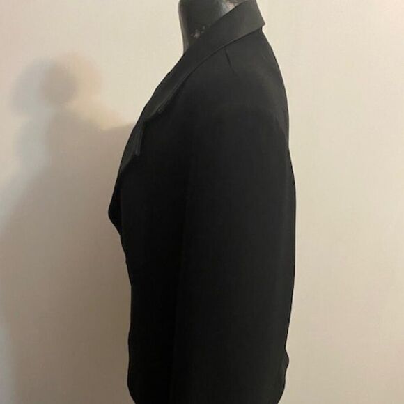 Erica Hannah Black Blazer 1 button with Satin collar and lapel, size 16 - Picture 2 of 5